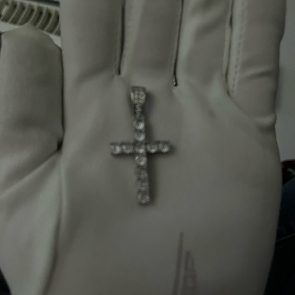 BRAND NEW SILVER DIAMOND CROSS PENDANT‼️ - Picture 8 of 13
